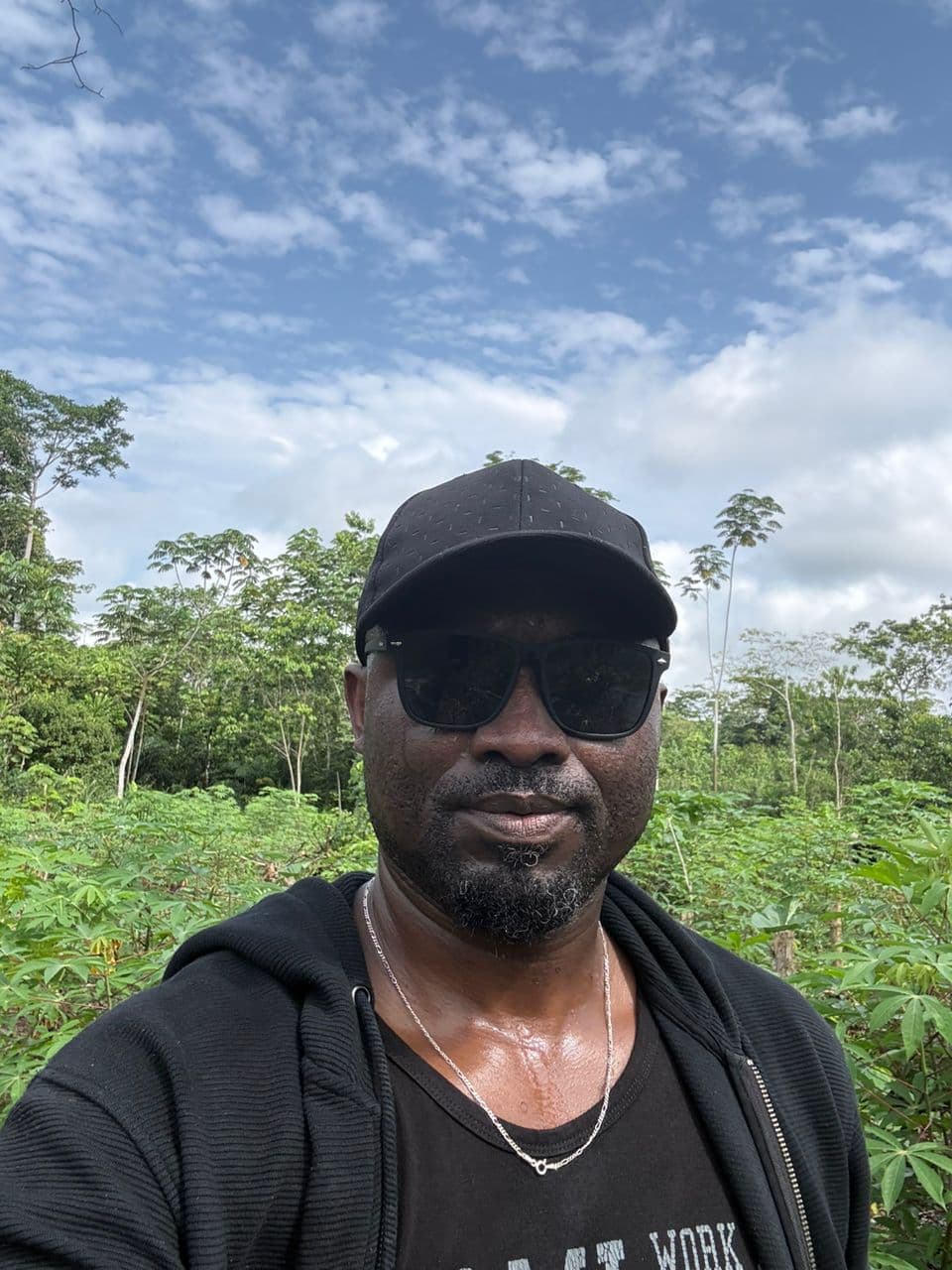 Sylvose, fondateur d'Eden Shama sur sa ferme au Gabon